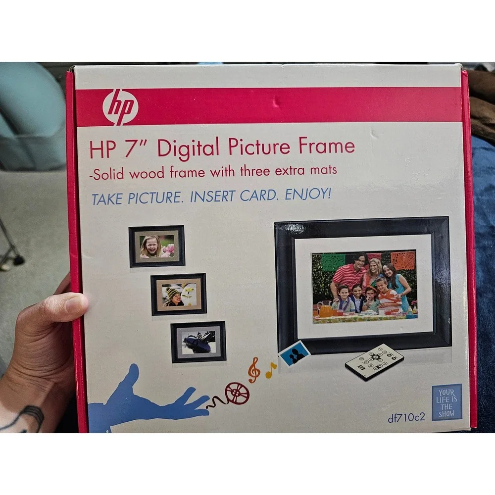 HP 7 inch Digital Picture Frame Black Wood df710c2 with Remote and Extra Mats